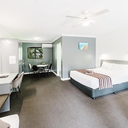 Country 2 Coast Motor Inn Кофс-Харбор Экстерьер фото