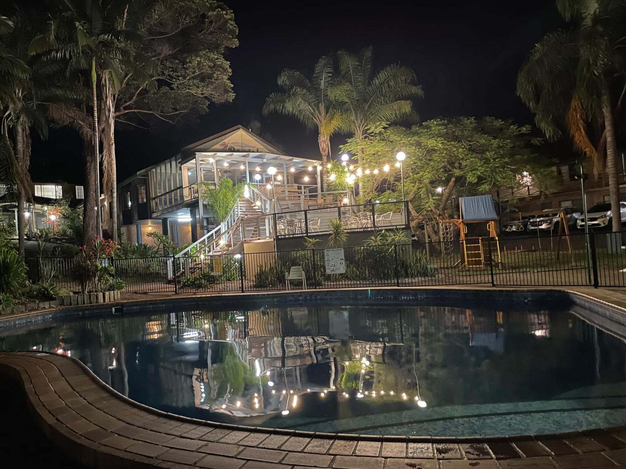 Country 2 Coast Motor Inn Кофс-Харбор Экстерьер фото