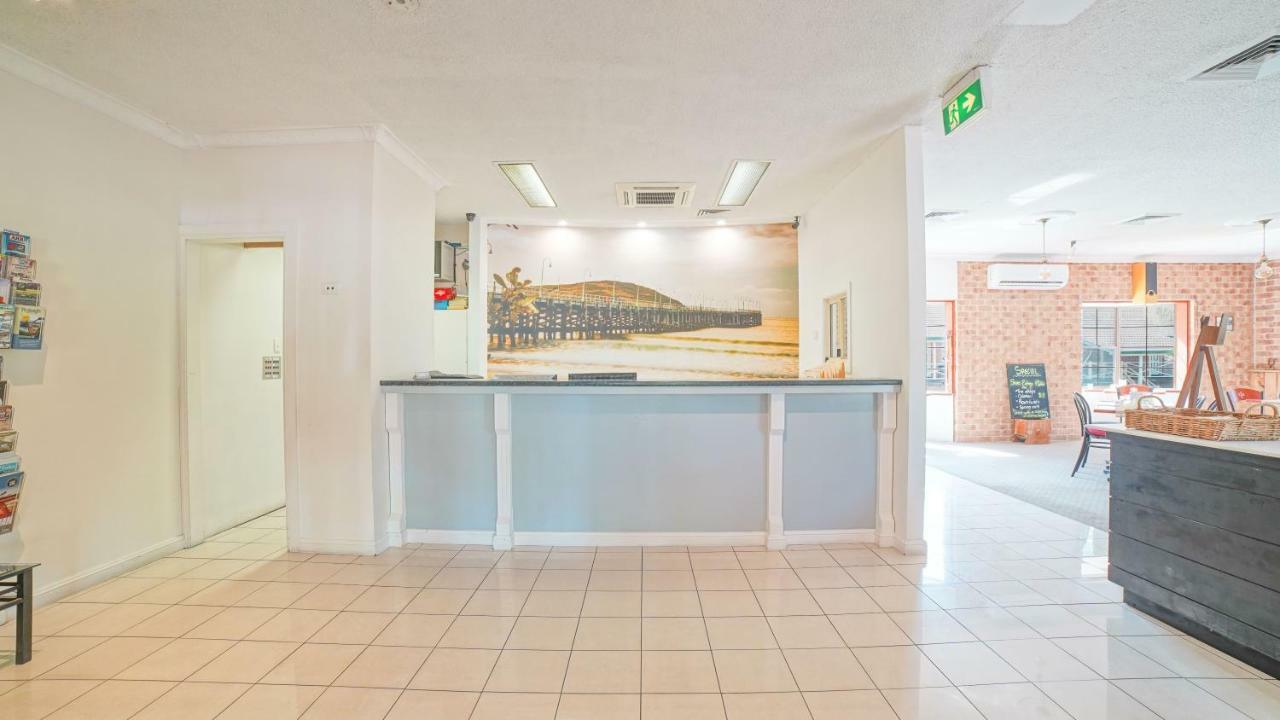 Country 2 Coast Motor Inn Кофс-Харбор Экстерьер фото