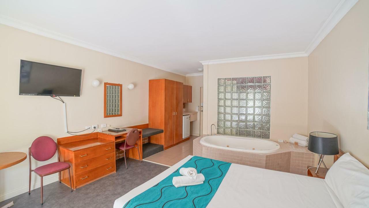 Country 2 Coast Motor Inn Кофс-Харбор Экстерьер фото